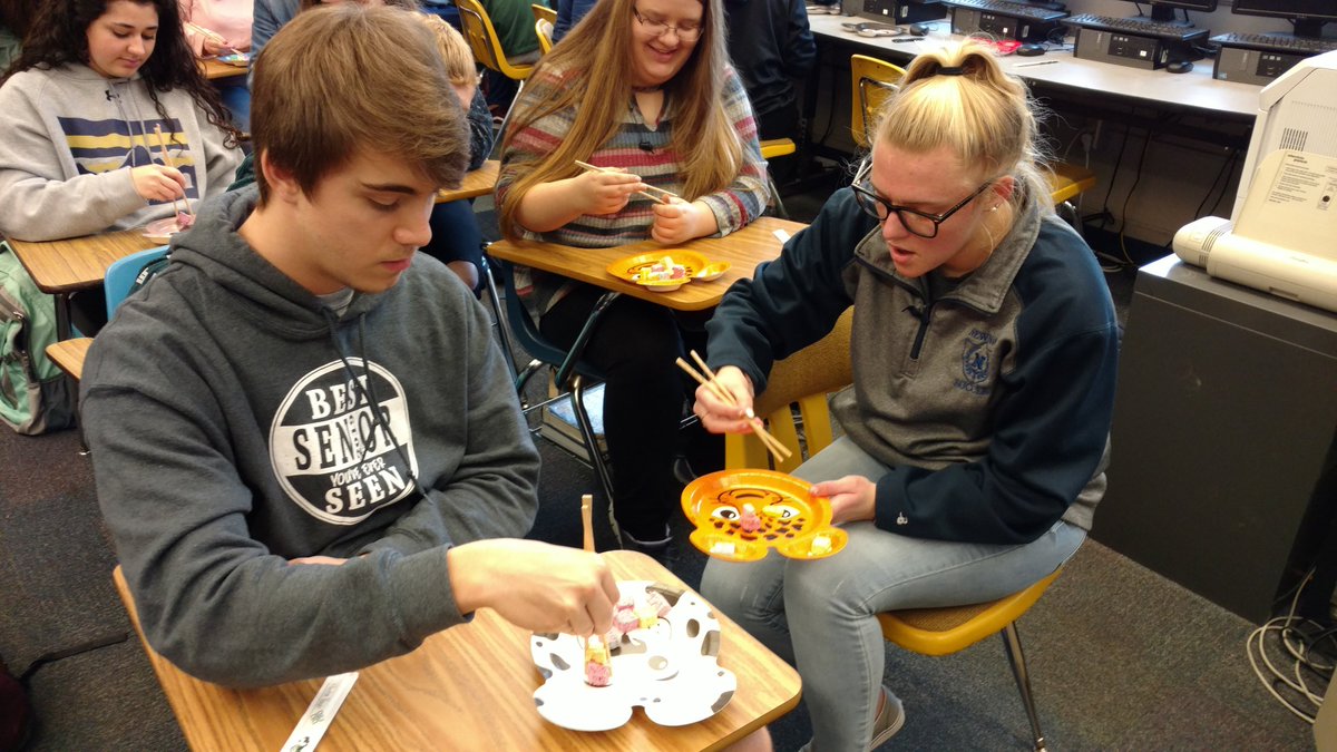 newnanhshistory's tweet photo. @NewnanHigh VN History students ease into VN culture with learning how to use chopsticks! #nhshistory #studentengagement https://t.co/RalEnxkZbN