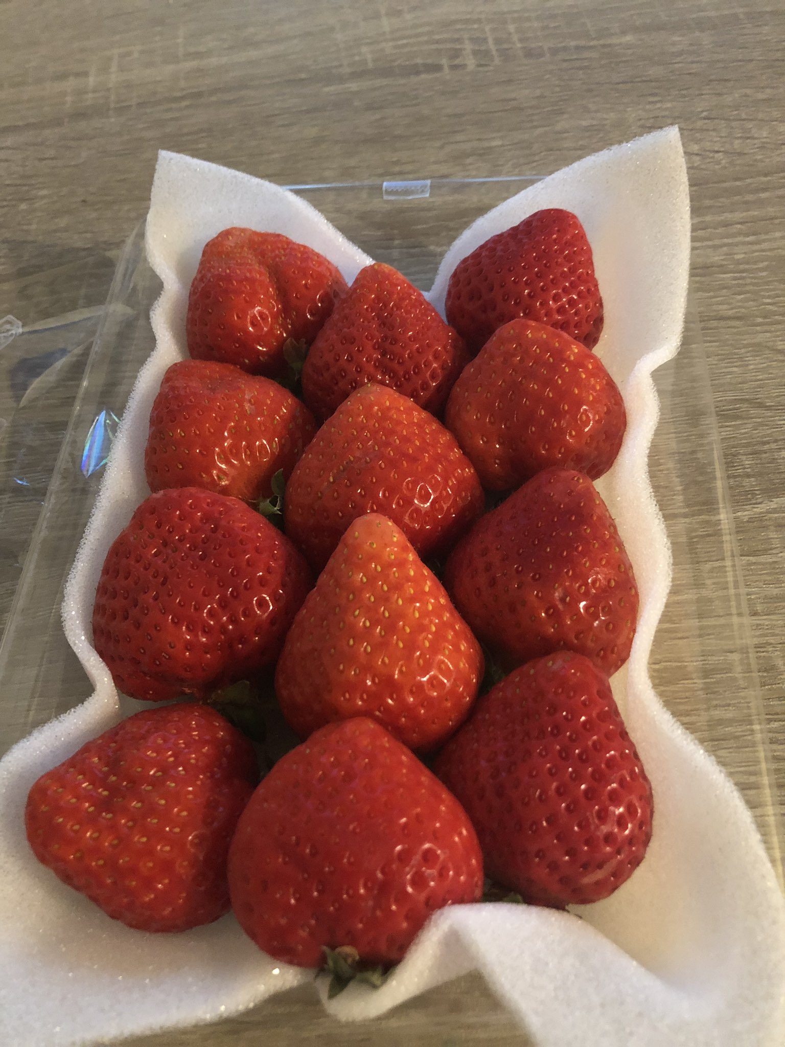 ︎official_Hitomi ︎ on Twitter: "美味しい🍓🥰 ️…