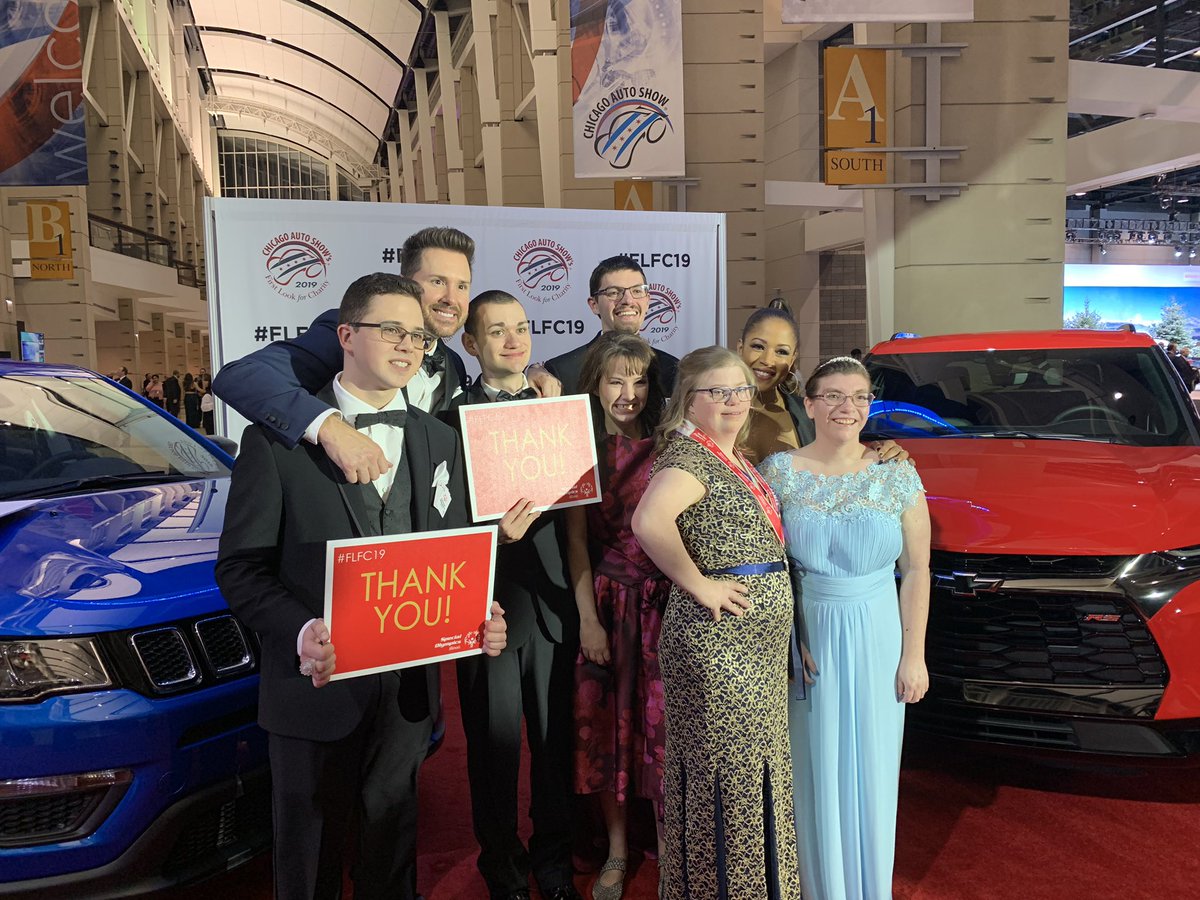 SO_Illinois's tweet photo. First Look for Charity! #FLFC19 #CAS19 https://t.co/RmYvIHMjUU