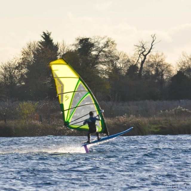 StudentWindsurf's tweet image. FOILING!.
This is @lukestorry bossing the foil at last year's BaBrUwe event, it's only ONE WEEK until our next event in Bristol, so make sure you've got your tickets by Monday if you wanna come along!.
📷  @lauratitheridge
.

#studentwindsurf #windsur… bit.ly/2tggLMx