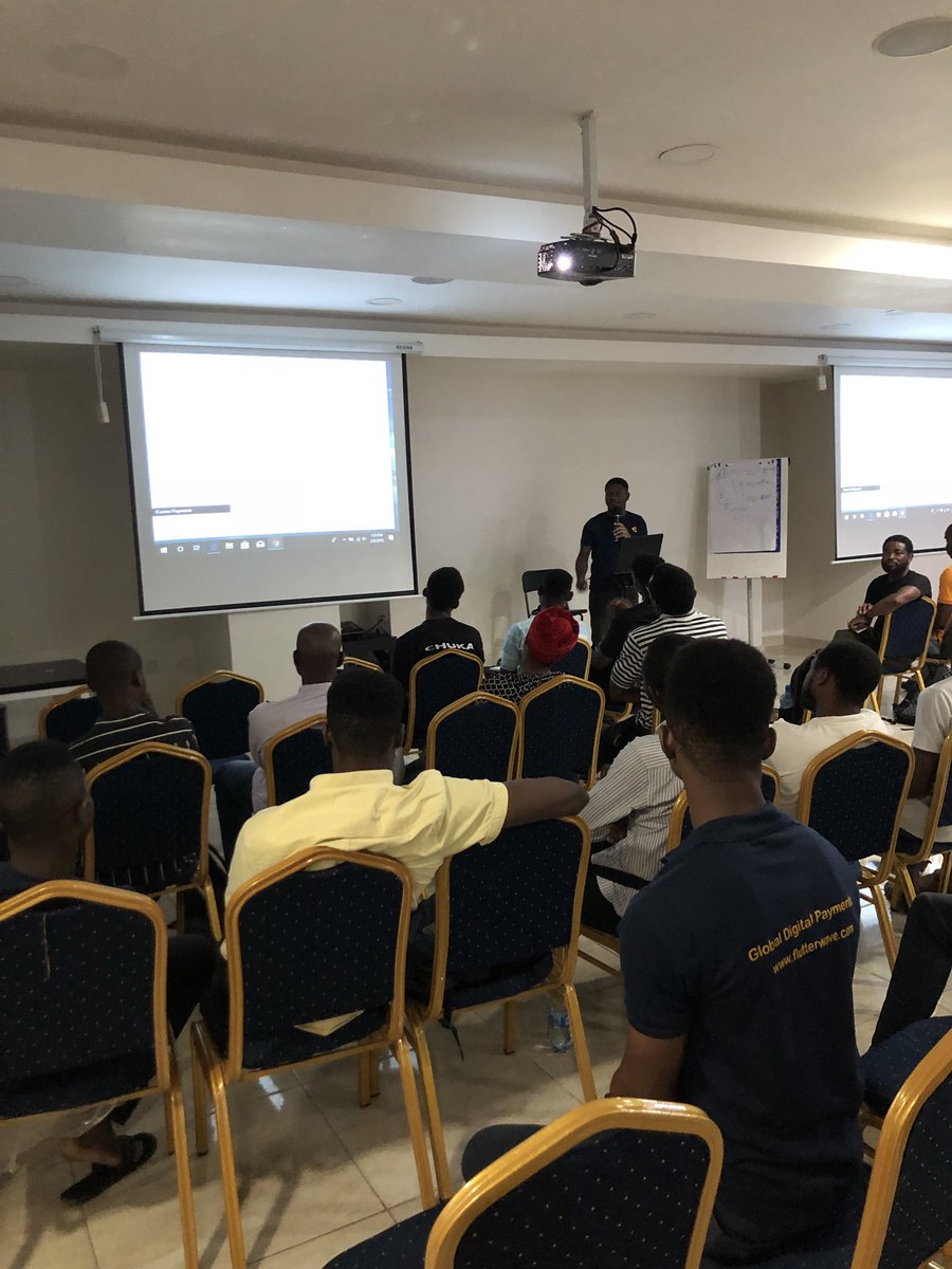VincentAyorinde's tweet photo. #RaveWithforloop was superb π₯π₯ Thanks to @unicodeveloper, @forloopAfrica and the @theflutterwave team for putting together an amazing event!!! Rave Payments is here to stay!!!πππ https://t.co/VNXMPxoD3s