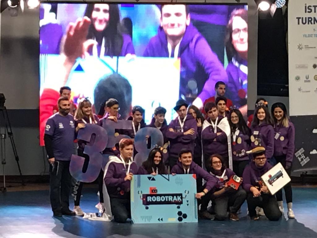Bahcesehir22's tweet image. İlham Veren Takım Ödülü ve Ulusal Turnuvaya Çıkma hakkı kazanan Edirne BK Fen ve Teknoloji Lisesi Robotik Takımımızı Robotrak’ı tebrik ederiz 👏🏼 🤖 🏆 🚀 Gururluyuz!