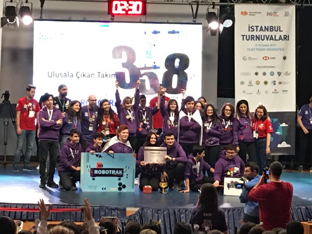 Bahcesehir22's tweet image. İlham Veren Takım Ödülü ve Ulusal Turnuvaya Çıkma hakkı kazanan Edirne BK Fen ve Teknoloji Lisesi Robotik Takımımızı Robotrak’ı tebrik ederiz 👏🏼 🤖 🏆 🚀 Gururluyuz!