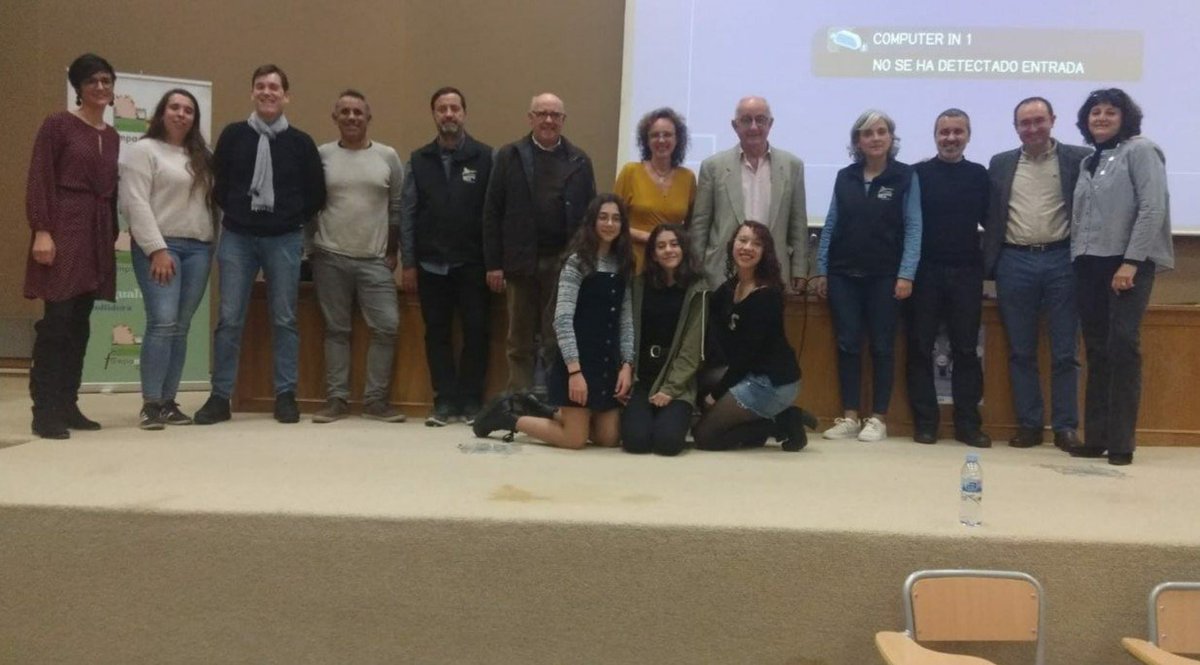 Moltes gràcies a totes les mares, pares i docents que heu participat en la #JornadaConvivènciaAules de <a href="/FAMPACS/">FAMPA Castelló</a>
Moltes gràcies a <a href="/urunajp/">Pedro Uruñuela</a> <a href="/IESBotanic/">IESBotànicCavanilles</a> <a href="/iesmiralcamp/">IES MIRALCAMP</a> IES Ribalta i a la Federació d'Associació d'Estudiants.
I gràcies <a href="/ximogorriz/">Ximo Górriz Plumed</a> per moderar i racionar el temps 😘