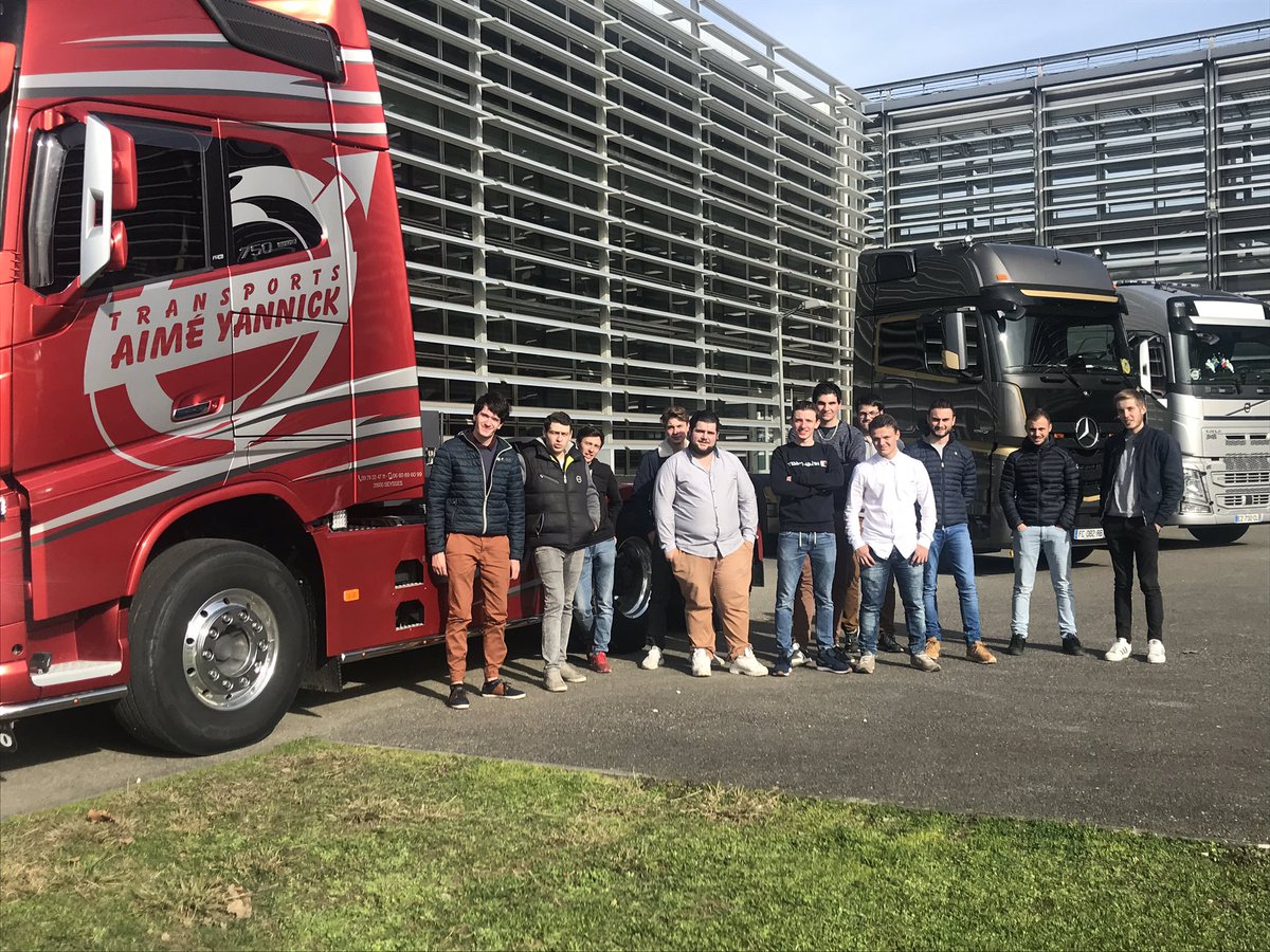 YolaineCabot's tweet photo. Une belle journée JPO en présence notamment d’anciens élèves devenus Conducteurs Routiers 🚚🚛👌#Gallieni @actoulouse #BacProCTRM. Belle réussite... Merci https://t.co/dztkDhKOyj