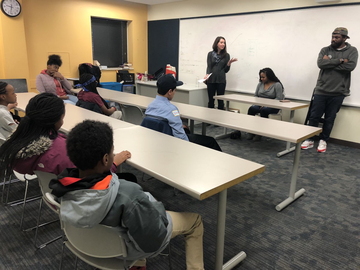 MSVFS_AB's tweet photo. Here’s one of our breakout sessions where students are learning about careers in Business! Our volunteers are providing insight into entrepreneurship, sales, &amp; consulting careers. #MSVCareerDay https://t.co/LcYQ58kGPH