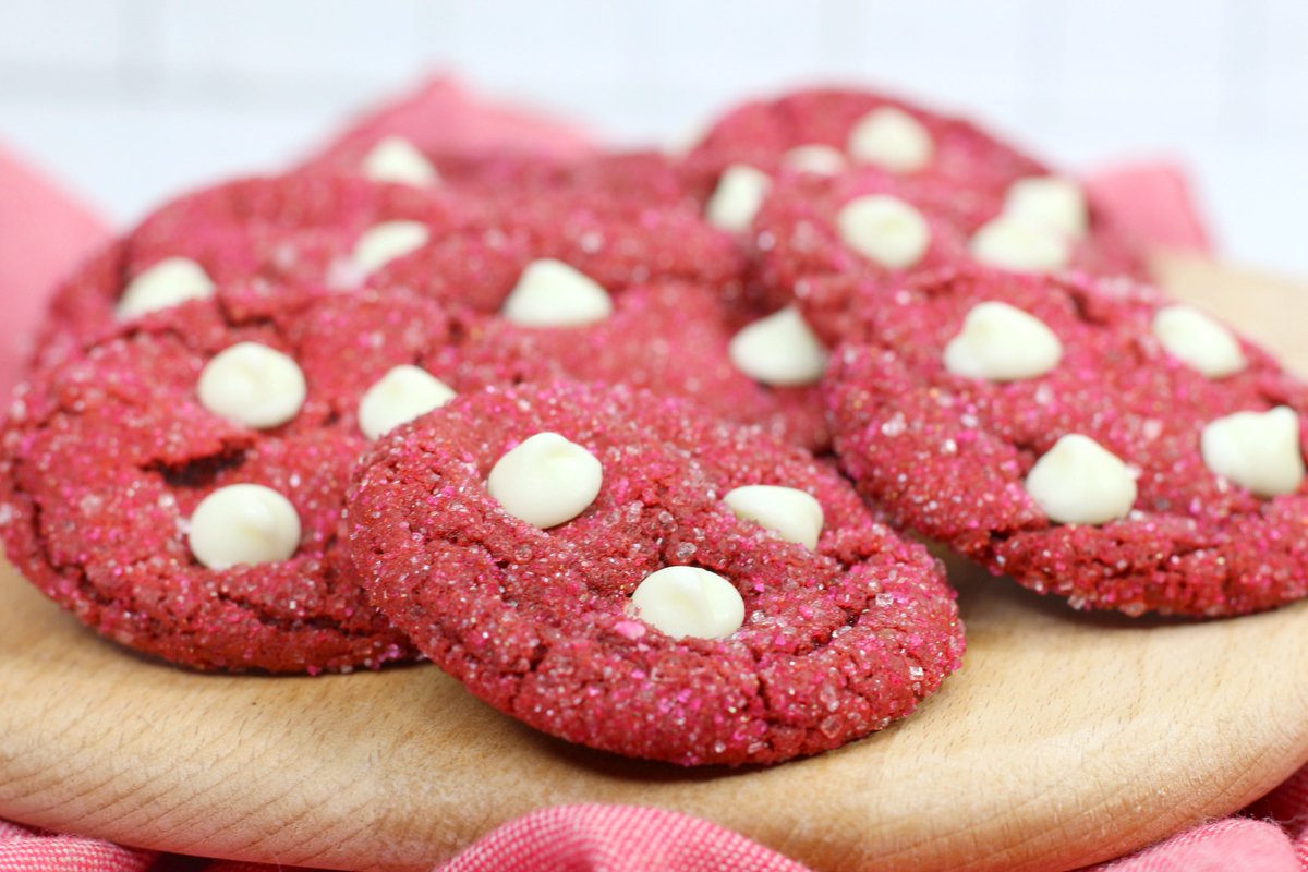 clementinecnty's tweet photo. Ready for a #recipehack? These easy Red Velvet #ValentinesDay Cookies started with cake mix! Get the #recipe --> https://t.co/ng4P1s4asR https://t.co/05Weaxi0up