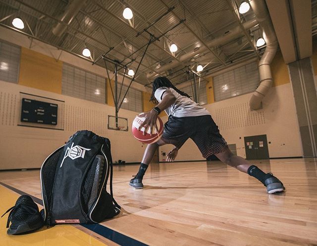 solepack's tweet image. THE GRIND NEVER STOPS.
Words LIVED. Not just SPOKEN.
Pay attention to those that lead by ACTION. 
Hustle provided by @proboundtraining. Kicks packed by @solepack. Pics by @rolanddavidphoto. #solepack #probound #outwork #grind #cantstopwontstop #sneakerba… bit.ly/2I5NvlQ