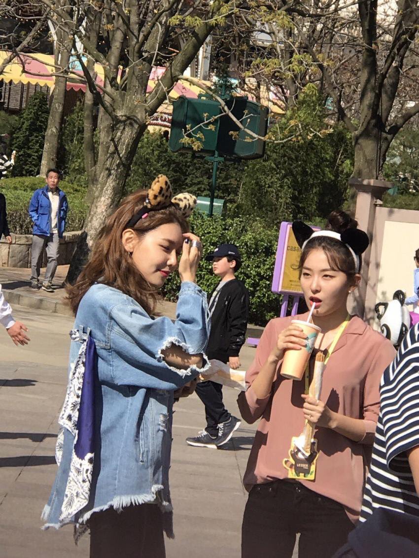 wanwansforehead's tweet photo. Happy birthday to these two incredibly talented women who loooooooves food. Love you both 💖💛
#HappySooyoungDay #HappySeulgiDay #VERYSOOWEETDAYS #SEULGI_IS_SEULGI https://t.co/vw9kIvSNk9