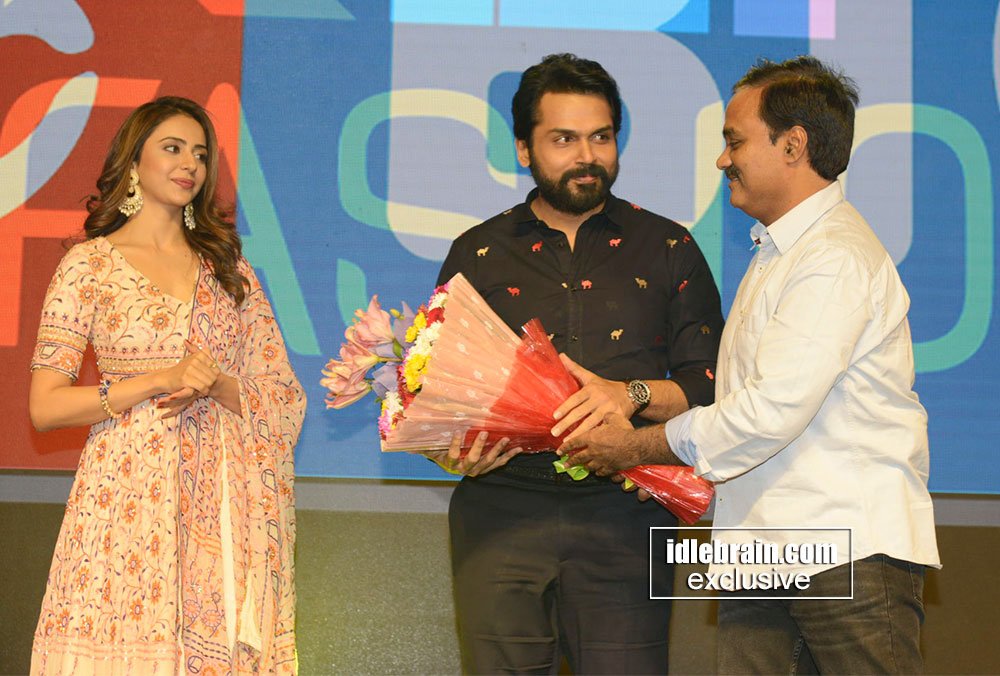 TrendRakul's tweet image. #DevTeluguPreRelease Event

@Karthi_Offl @Rakulpreet @RajathDir #DEV

#DevPreRelease #Karthi #Rakulpreet #DevFromFeb14