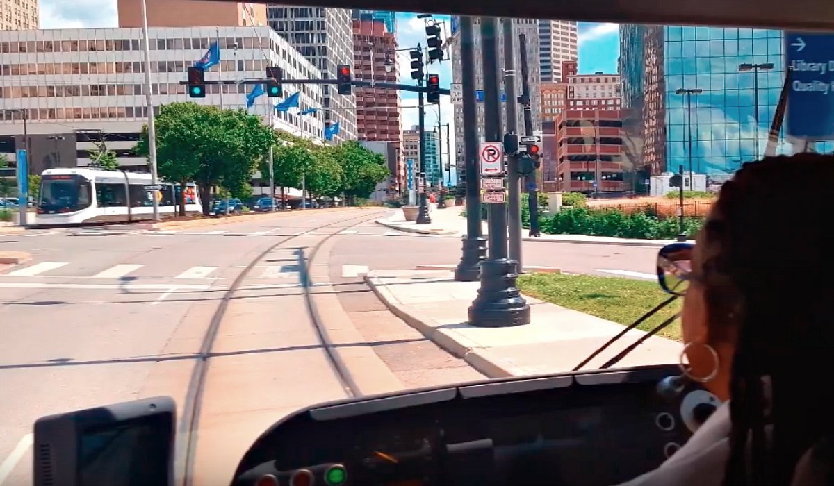 MarkOneElecCo's tweet photo. @KCStreetcar has spurred millions of dollars in redevelopment investments along the line. Here’s a look from the Streetcar driver's perspective! ​#ExpandtheLine@RideKCTransit https://t.co/XH51cB06tK