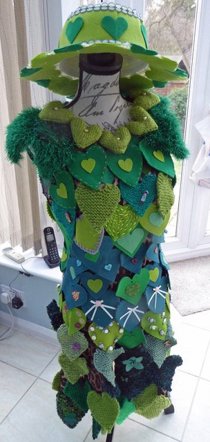 Handside WI getting ready for #showthelove with Bella! <a href="/WomensInstitute/">Women's Institute</a> <a href="/HertsFedofWI/">Herts Fed of WI</a>