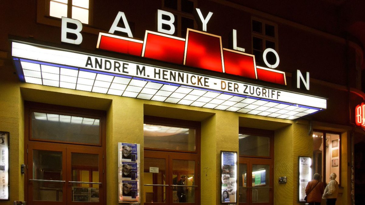 From vintage shops to cinemas, #Berlin has many 1920s institutions still in town... where all your Gatsby dreams can come true! 🤩: bit.ly/2SyyMQA
⠀⠀⠀ ⠀
Follow <a href="/KaDeWeBerlin/">KaDeWe</a> and join the worldwide luxury department store network of #AVDM! #AVDMmag #AVDMberlin