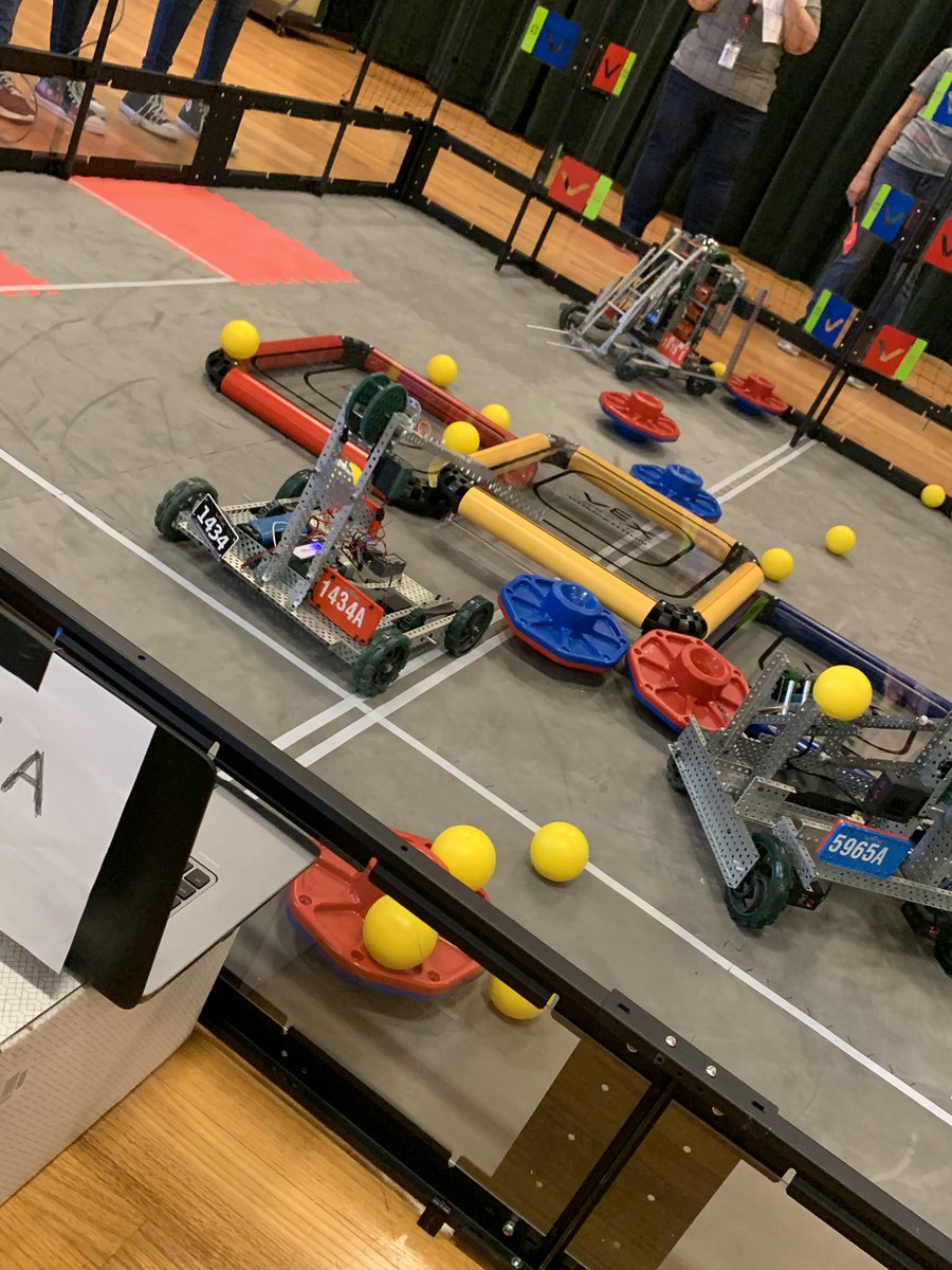 quinlanmath's tweet image. One math down! Another about to begin #VEX #ccisdrobotics #robotics @SCIS_CCISD