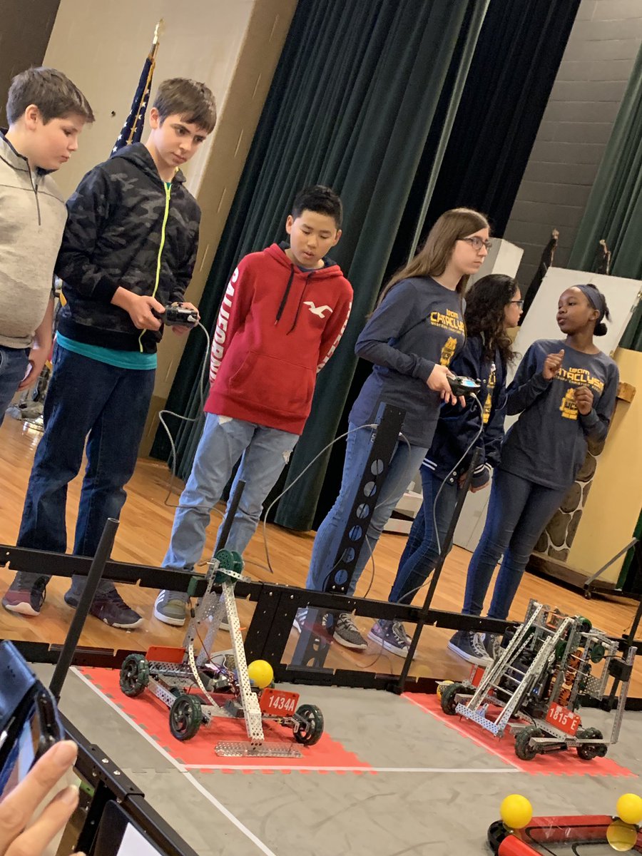 quinlanmath's tweet image. One math down! Another about to begin #VEX #ccisdrobotics #robotics @SCIS_CCISD