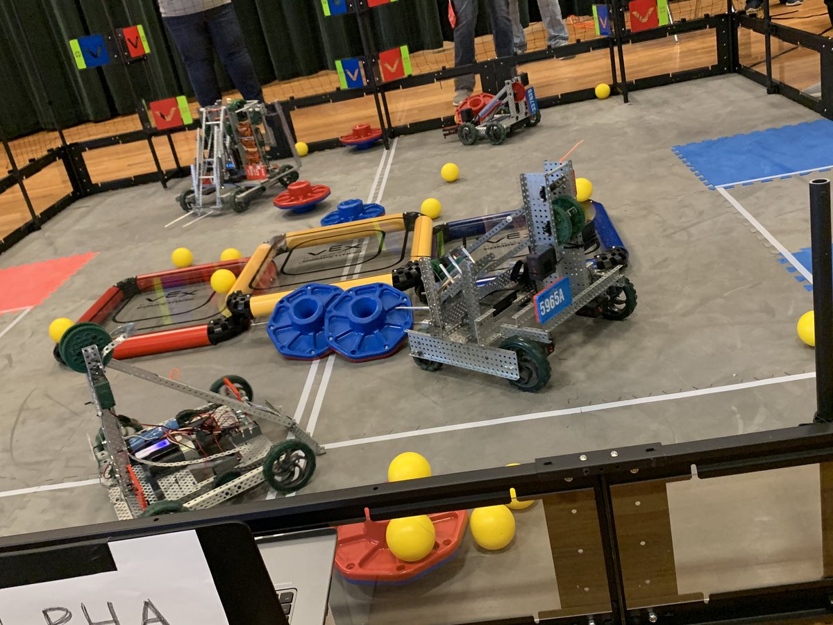 quinlanmath's tweet image. One math down! Another about to begin #VEX #ccisdrobotics #robotics @SCIS_CCISD