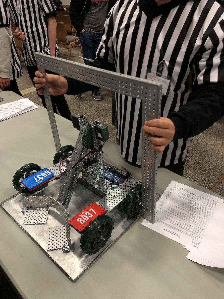 jlevine80's tweet photo. First inspection passed, 2/2 this season! #whew @VEXRobotics @LinderoCanyonMS @lcms_robotics  @LVUSD360 #edtech #Robotics #Robots @GoldCoastCUE https://t.co/wLtFSCq91R