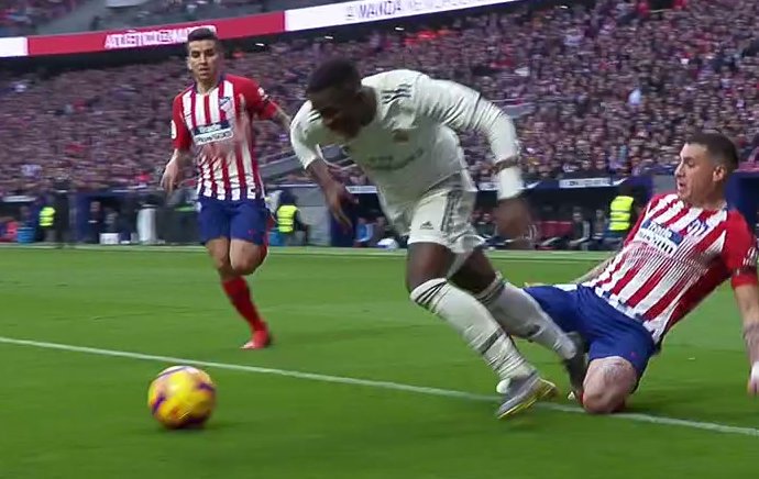 Siempre pongo tuits de coña con él, pero joder, el cabrón lo está haciendo bien de verdad, qué velocidad y regate