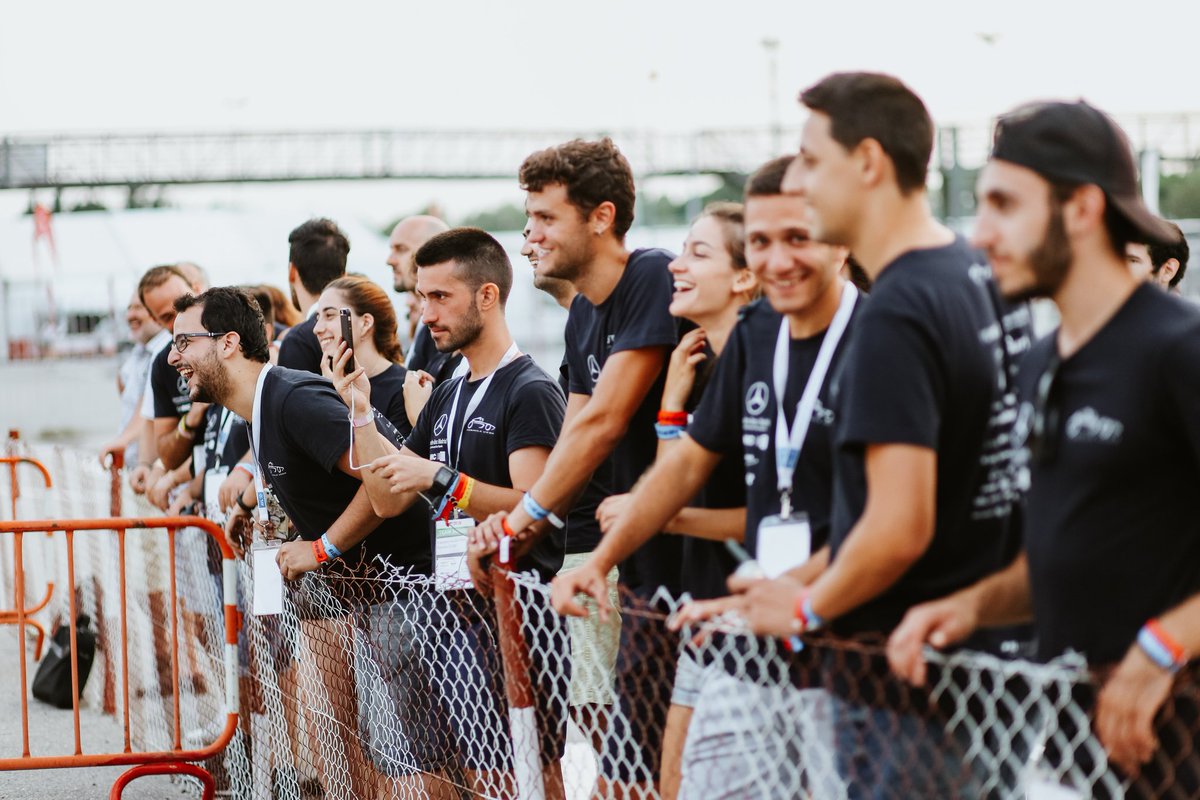 MADFormulaTeam's tweet photo. #12daysofcomp 10/12:
Entre prueba y prueba nos quedamos con los buenos momentos. 🏎😍
#FSSpain2018
.
#12daysofcomp 10/12:
Between test and test we end up with good moments. 🏎😍
#FSSpain2018 https://t.co/KzuRrBombT