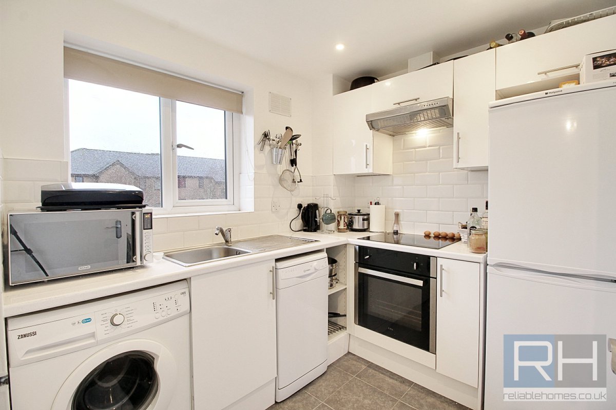 ReliableHomesEA's tweet photo. Looking to rent? We might have the right place for you. Check out this spacious studio flat with separate kitchen on Leigh Hunt Drive, N14.
Find out more at: https://t.co/PDa85cwiZZ
#reliablehomes #flatforlet #location #lettings #southgate #crouchend #Finchley https://t.co/USqFgYBFKJ