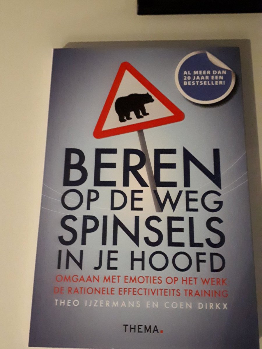 HengeveldLydia's tweet photo. Enigszins verlaat maar nu alsnog dag 3/7. #bookchallenge Een week lang iedere dag een favoriet boek! @Aniet_68 doe je mee? https://t.co/GSARTgp06G