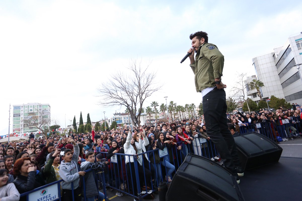 kepezbelediyesi's tweet image. Mısır Çarşısı Alışveriş Festivalimizin açılış konserinde #KOLPA'nın sevilen şarkıları tüm Kepez'i coşturdu..

İlgi Yoğundu😍.