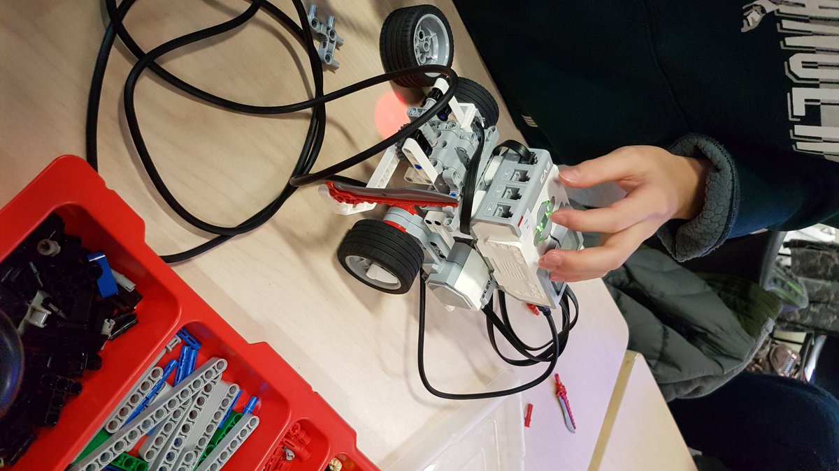 carobotorg's tweet photo. robot is going crazy at our Angus Glen Library Robotics Club https://t.co/L0x5bIcMdg #robot #robotics #learn #learning #fun #lego #ev3 #roboticsclub #angusglenlibrary #stem #steam #robotgoingcrazy #linefollowing #markham #education #discovery #make #innovation https://t.co/8ljaeLEUWv