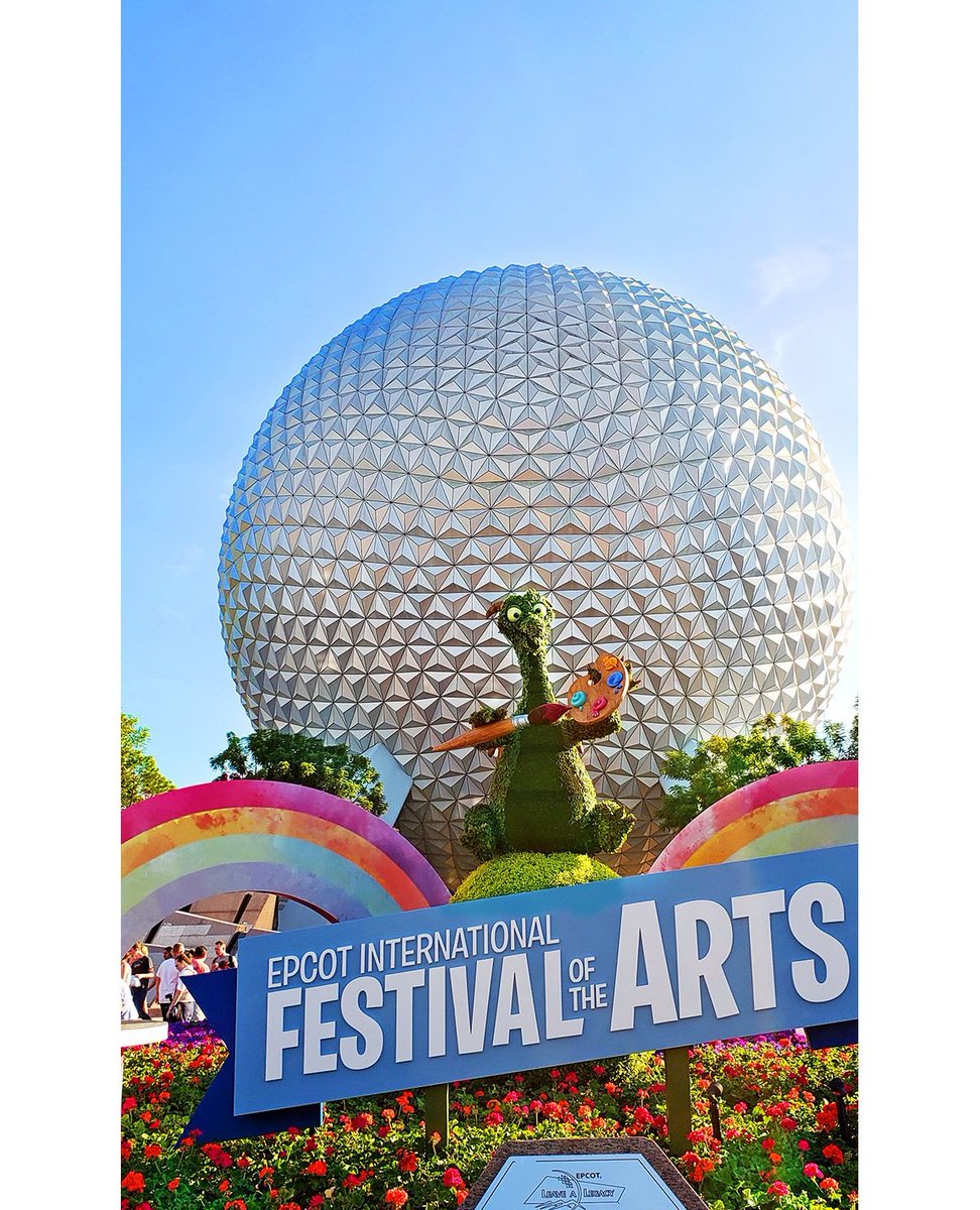 We're finally checking out Epcot's Festival of the Arts! Any recommendations of what we should see and eat?? 🖌️😋
·
·
#Disney #Disneyworld #vacation #wdw #artfulepcot #epcot #festivalofthearts
