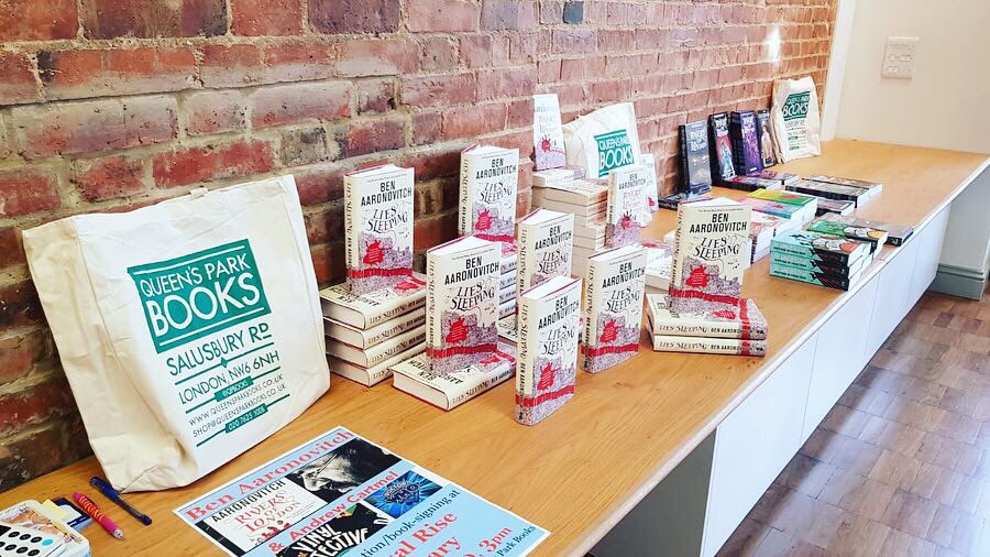 QPBooks's tweet image. Fabulous event today at @kensal_rise_library 

#benaaronovitch #andrewcartmel