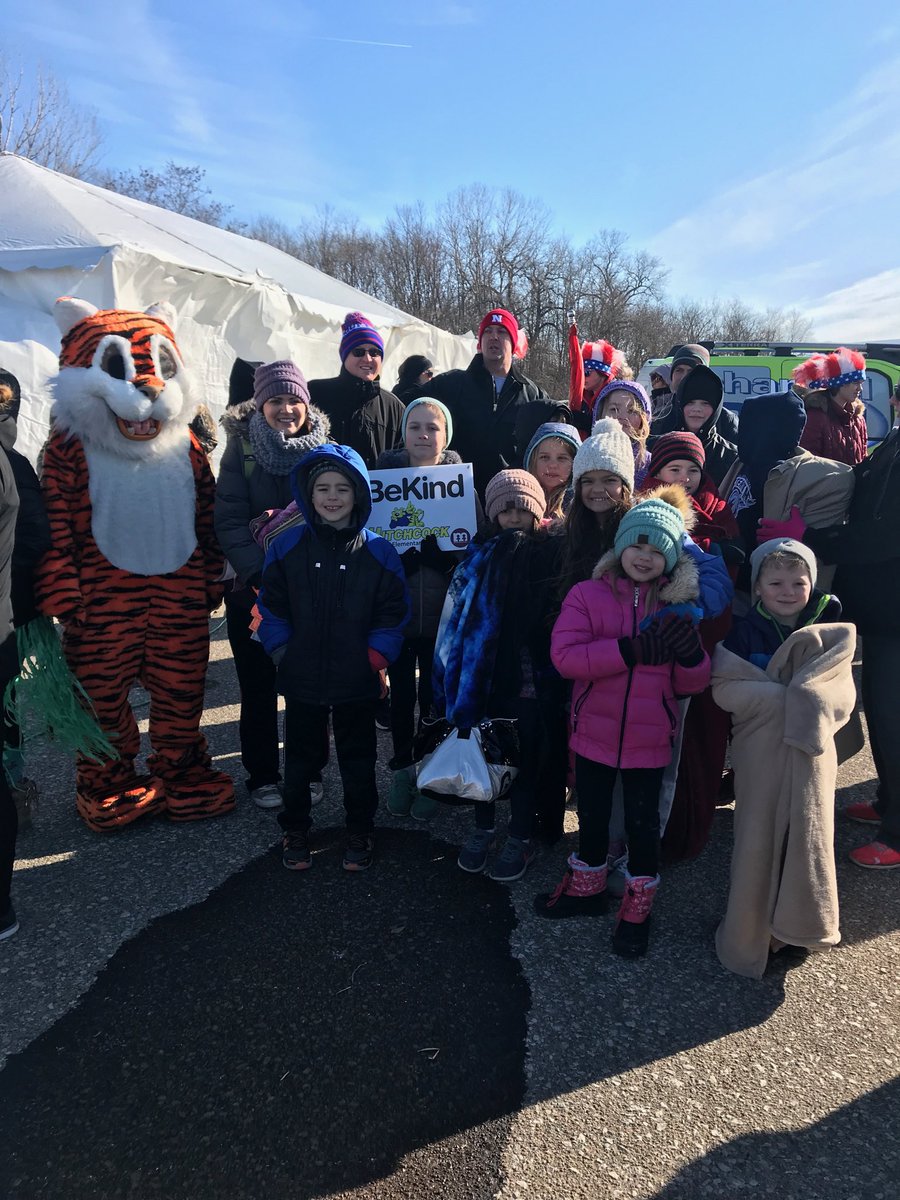 Hitchcock students and staff preparing for the polar plunge to benefit Hitchcock unified clubs⁦ and SO ⁦@hitchcock_mps⁩ ⁦@MillardPS⁩ ⁦@jsutfin⁩ #chooosetoinclude #beboldgetcold