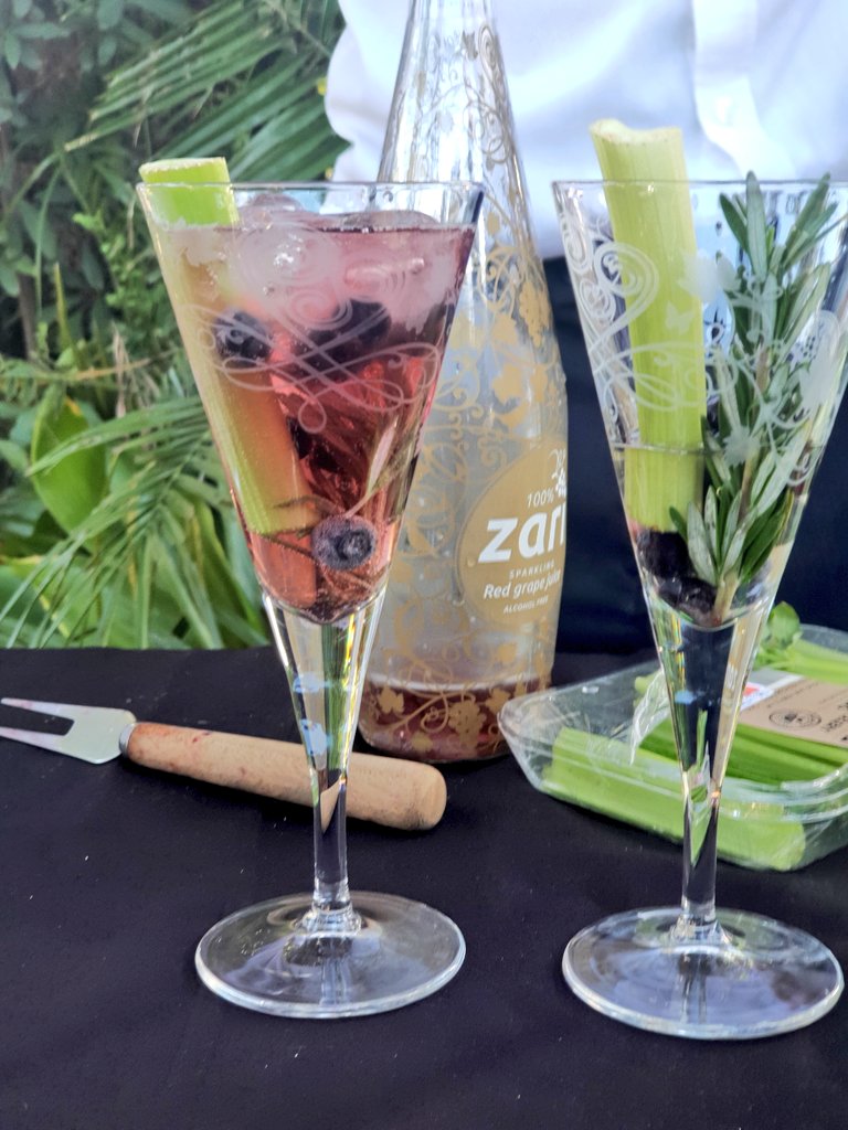 Throughmywinegl's tweet photo. Sparkling grape juice , Delicious food &amp; Fab fashion at the @Zari_Zero &amp; @Horses4acauses fund raising event🍷
.
.
#ThroughMyWineGlass #h4c #zarigrape #onthelawn #celebrateopenings https://t.co/txt6eTahoS
