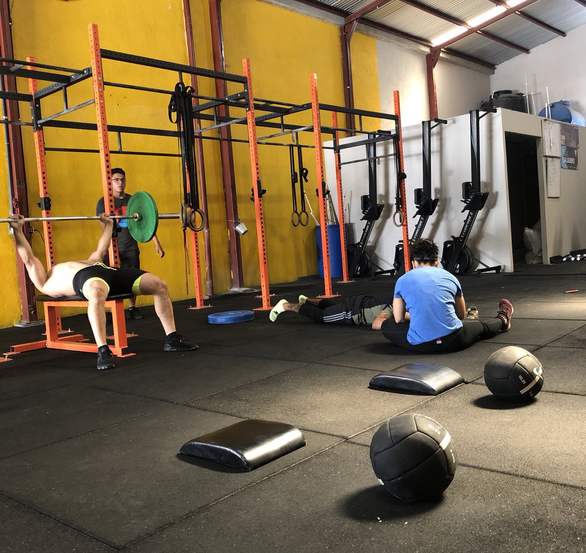 PlatitaSantizo's tweet image. #ElChallenge 

Primer día:
-Punto de vomitada.
-Casi lloraba.
Pero todo bien.😂

#EnBuscaDeUnCuello