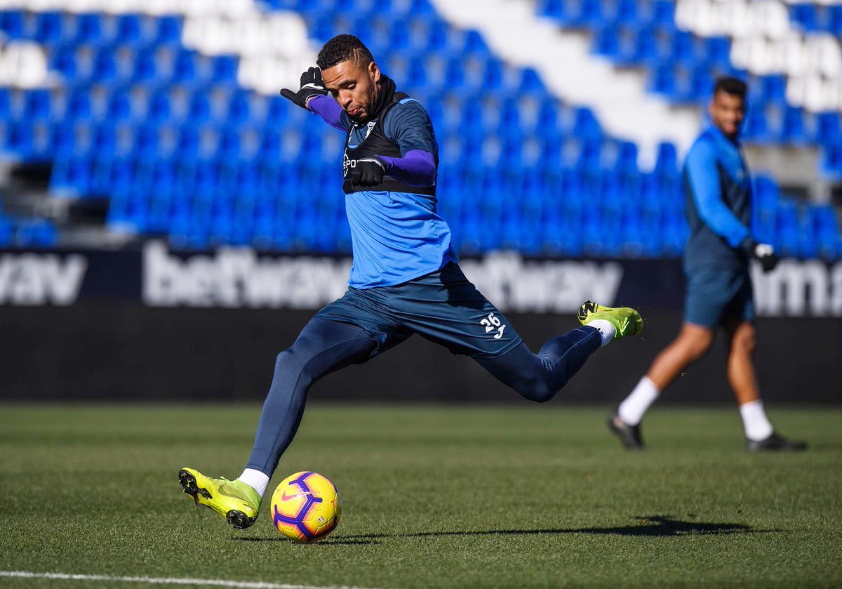 ready for tomorrow 
Prêt pour demain 
💪⚽️🔝🙏💙 #YE26