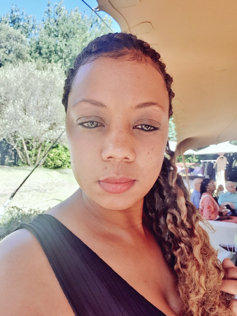 Throughmywinegl's tweet photo. @onthelawn_ In Houtbay was the venue for the annual @Horses4causes #H4C fundraiser. @Zari_Zero provided us with sparkling grape juice on ice which was the perfect refreshment for a great afternoon #OnTheLawn
.
.
.
.
#CelebrateOpenings
#ThroughMyWineGlass https://t.co/52BRHbQyFr