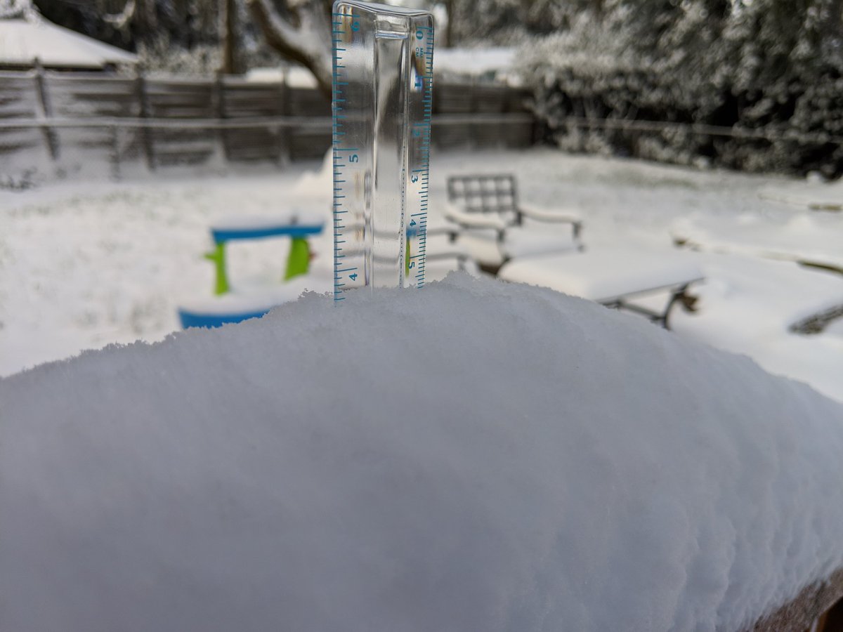 sarahnpratt's tweet photo. @NWSPortland Nearly 4 inches, 9 am Portland at 148th and Halsey https://t.co/XNM3lbEmND