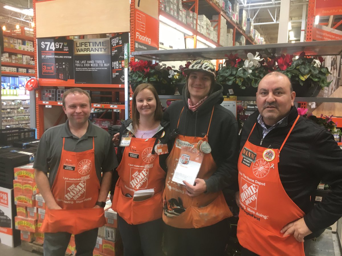 Meet Matt lot associate at store 1508 living the values taking care of our customers even in 8degs temps.
Thank you Matt. D214strong