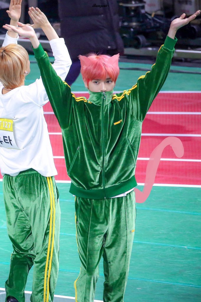 anyocdc's tweet image. #Фактики_от_анье
Сюминка у нас макне в #anyocdc
Но так же в нашей группе есть разделение еще и на #anyos или же трейни/новенькие
Так в anyos у нас самые мелкие это Ден и Тэени
Но я сказала бы что ден старше меня, ибо иногда я несу такую чушь, что сама думаю что мне 13 лет...