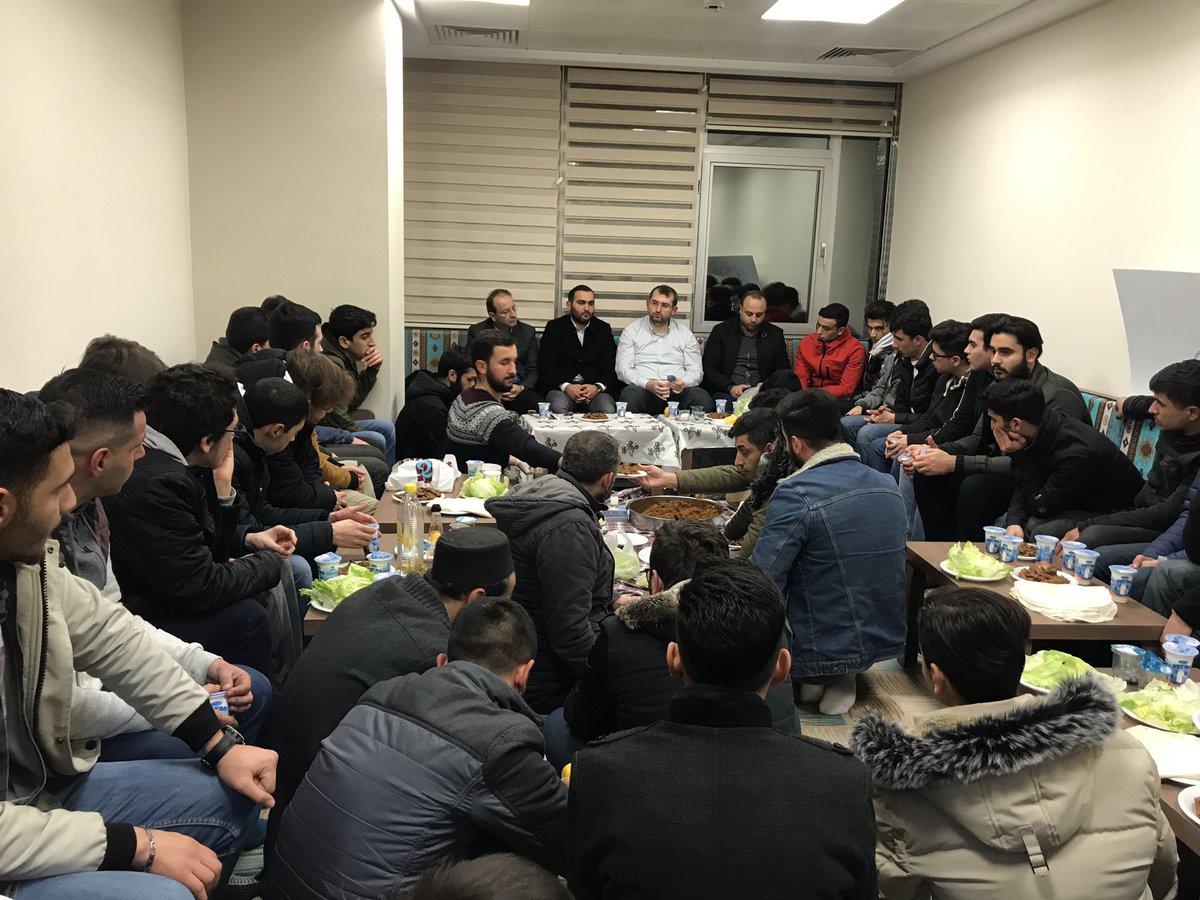 ▫️#Güngören’de #GençlerleKazanacağız ! Belediye Başkan Adayımız <a href="/Bunyamindemirdr/">Bünyamin DEMİR</a> ve Başkanımız <a href="/emrahdemrci/">Emrah Demirci</a> ile geleceğimizin teminatı gençlerimizle bir araya gelmeye DEVAM ediyoruz...👊🏼