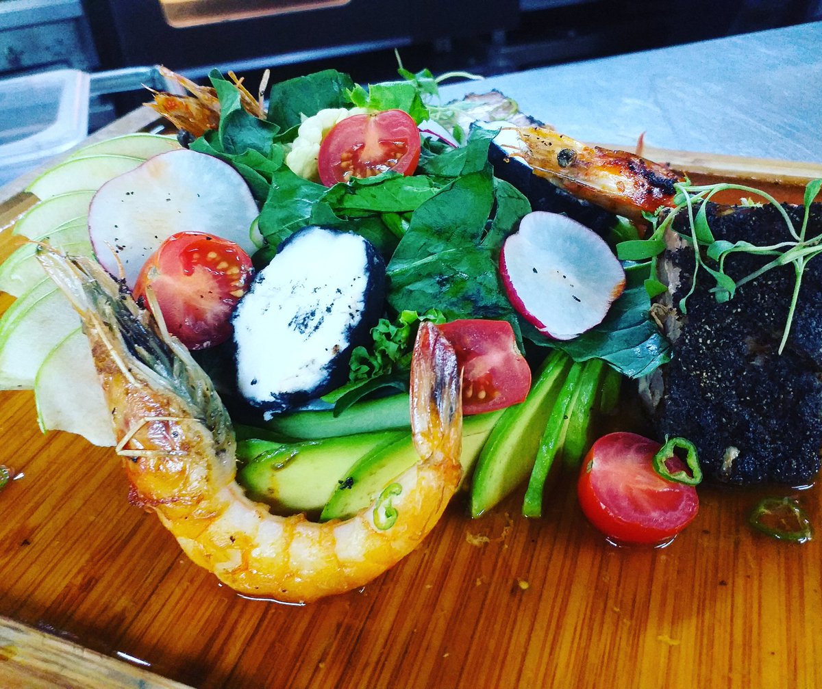 Atún, salsa ponzu y gambas <a href="/CCastellanoSate/">Castellano Satélite</a> <a href="/GrupoCastellano/">GrupoCastellano</a>