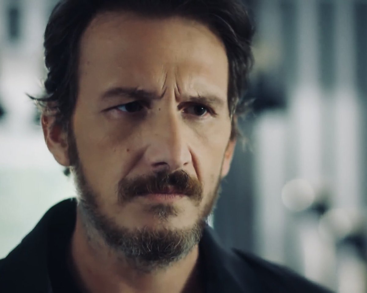 MerkerFandom's tweet photo. Gelsin hayat bildiği gibi🤟🏻
#MerKer #AslıhanGürbüz #OsmanSonant https://t.co/hxFBgdbUaO