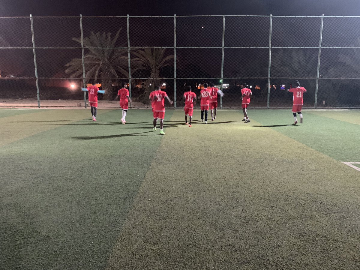 الكوماندز الصغير يحقق اول ثلاث نقاط له في بطولة الحد الجنوبي بعد فوزه هذا المساء بخماسيه دون مقابل على فريق ابن عثيمين ١