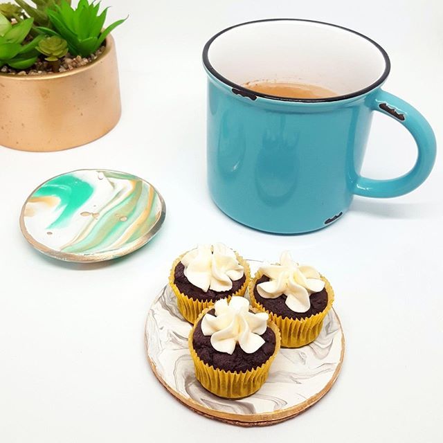 HamptonsCupcake's tweet photo. Thursday vibes...homemade Pumpkin Spice latte. This is so quick &amp; easy, convenient and won't break the bank. ☕

Recipe-----
To make your own Pumpkin Spice at home, mix the following into a small ziploc bag &amp; shake it up:
2 tsp cinnamon
1 tsp all-spic… https://t.co/bSYP0TPqq9 https://t.co/HhZvfT7aDC