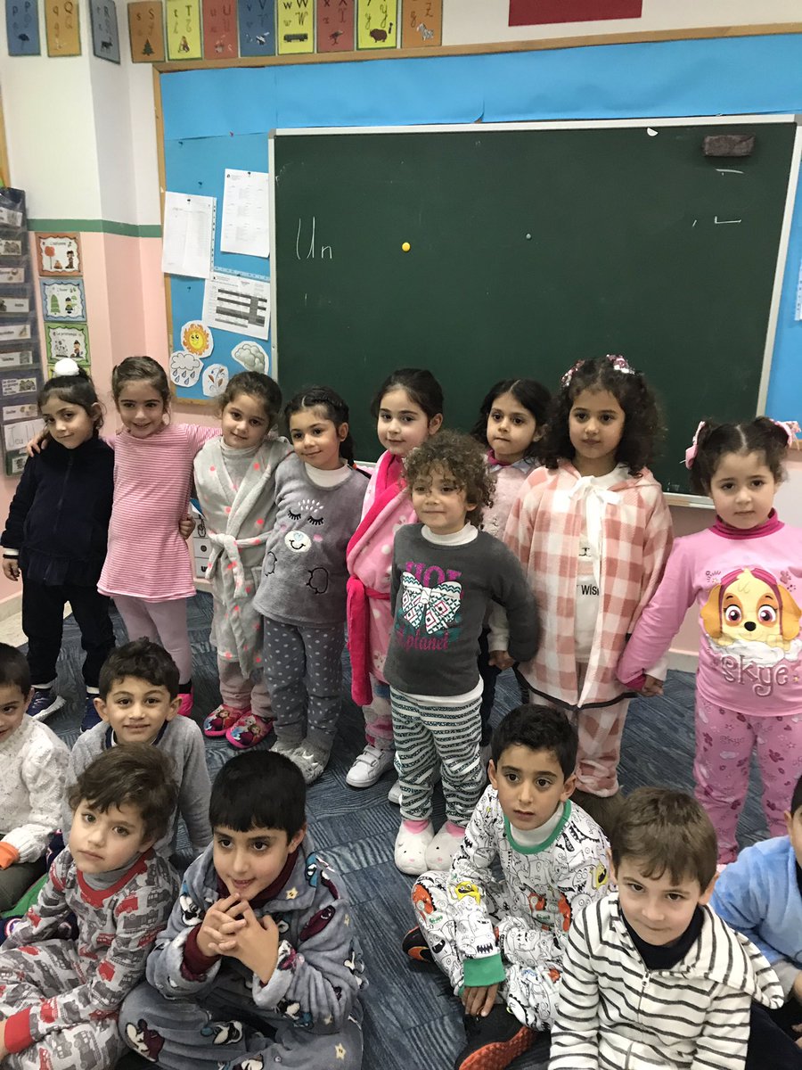 Grande_Section's tweet photo. La meilleure façon de démarrer l’unité “où nous nous situons dans l’espace et dans le temps “ une journée Pyjama à la grande section @Hhhsinfo @tbaassiri https://t.co/qaQYiTI3dg