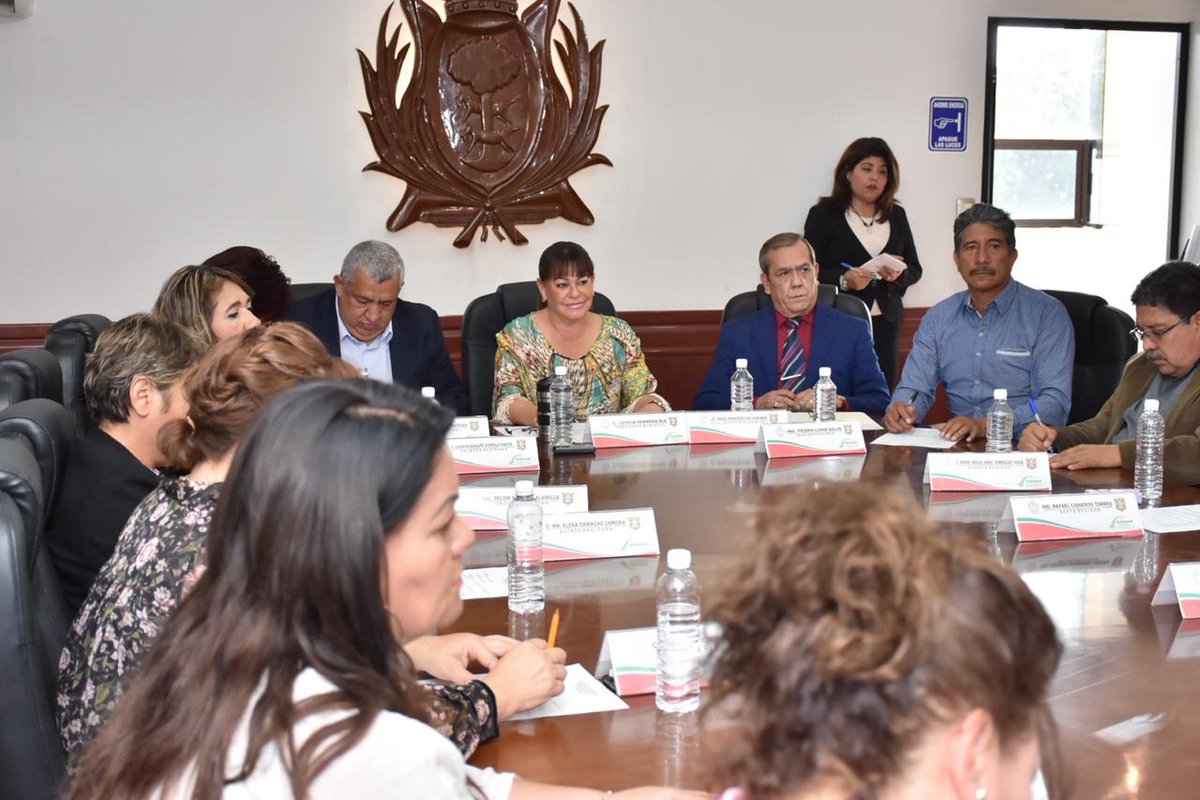 LetyHerreraAle's tweet photo. En estos momentos se celebra la Sesión de Cabildo en donde Regidoras y Regidores tratamos los temas de mayor interés para los gomezpalatinos. https://t.co/YUOwaEppu9
