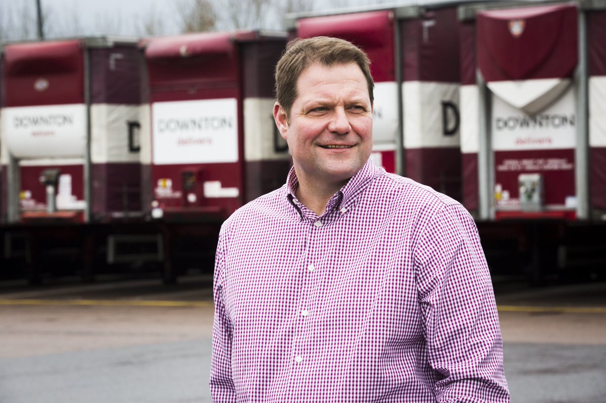 Need a bigger air brush 😩 Nice trailers though 😂