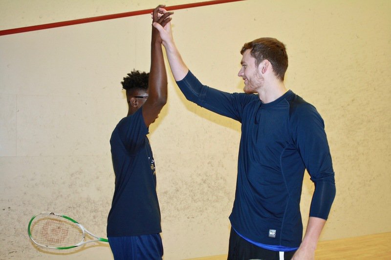 TrinityCollege's tweet image. On the fence about volunteer opportunities? @CapitolSquash is an after-school program that builds a bridge between @Trin_Squash, @LadyBantSquash, &amp;amp; our #Hartford community. Mentorship is rewarding for mentees &amp;amp; mentors. 🙌🏾 Don’t believe us? 👉🏾 bit.ly/BantsMentor-Ca… #TrinColl