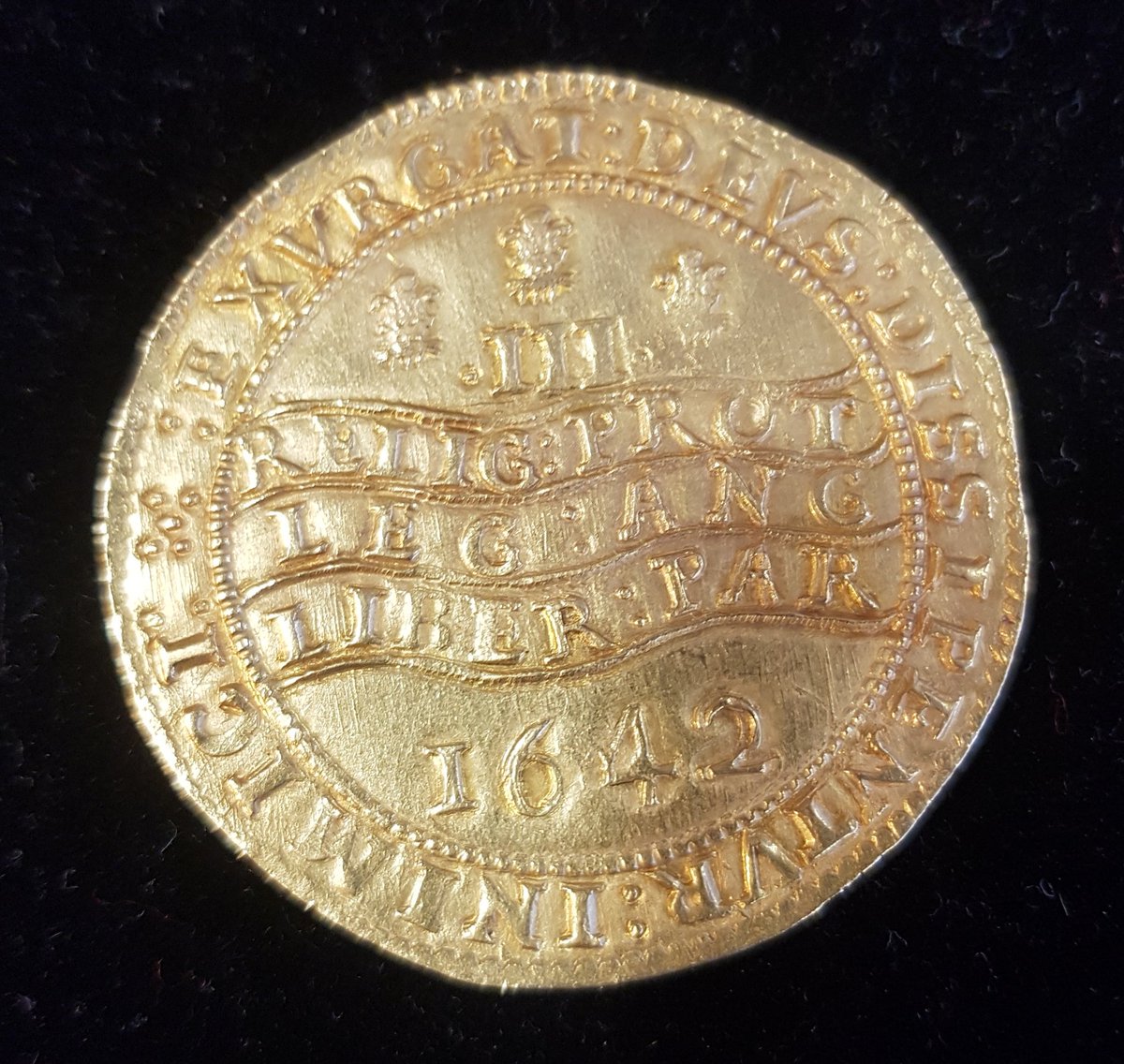 So it's not even day you get handle one of these!! A Charles I triple unite  what a beautiful coin #coin #numismatic #coins #kingcharlesi #gold