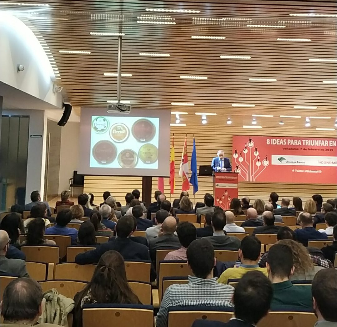 Berta_CyLE's tweet photo. César Reales, director general de @AgropalSC, habla de las buenas cifras que ha registrado @QuesosCerrato en los últimos años y de la inversión para conseguirlo 
#8ideascyl19 https://t.co/Enfy5jqSHg