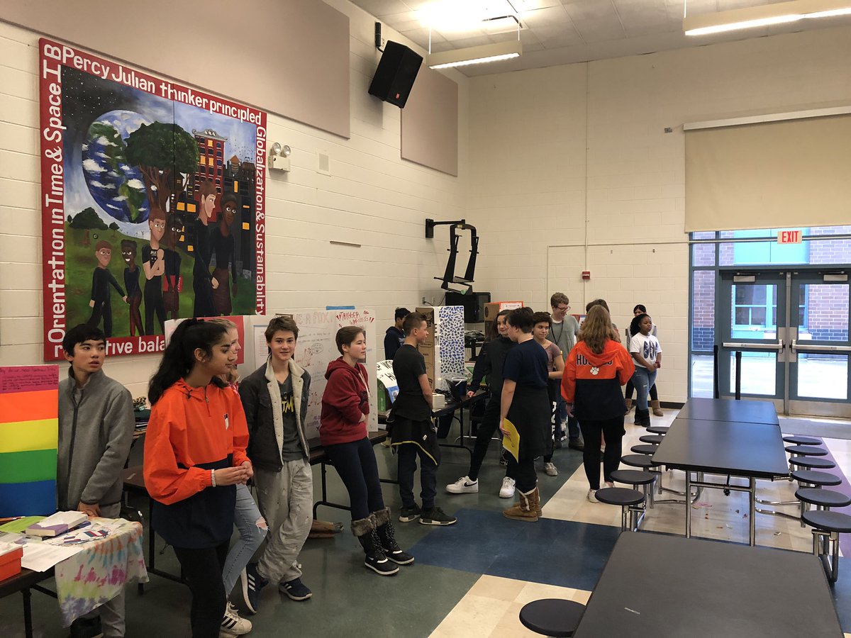 Julian students participating in our IB Community Project fundraiser today during all 3 lunch periods. Raising $$$ for 10 worthy causes. Great job to our students and staff for being committed to service learning! #julianworks #oakpark97