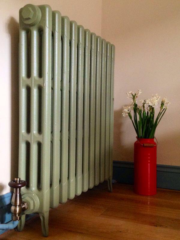VersatileEng's tweet image. The Victorian cast iron radiator offers a beautiful period effect, blending effortlessly with traditional &amp;amp; contemporary settings. Providing outstanding heat outputs, this stylish rad comes in 3 heights in a range of colours &amp;amp; finishes. bit.ly/2wutg8m. #castironradiators